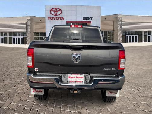 2022 RAM 2500 Tradesman Crew Cab 4x4 6'4' Box