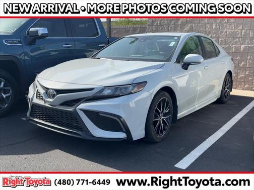 2024 Toyota Camry SE