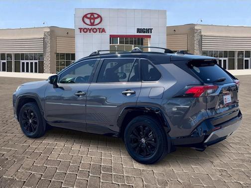 2022 Toyota RAV4 Hybrid SE