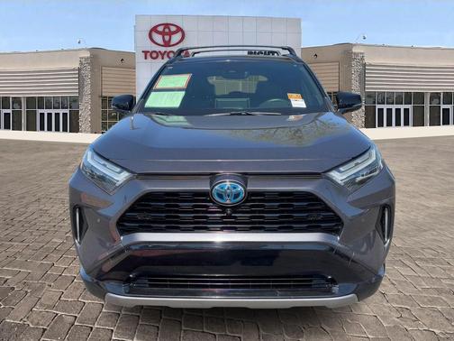 2022 Toyota RAV4 Hybrid SE