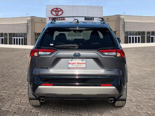 2022 Toyota RAV4 Hybrid SE