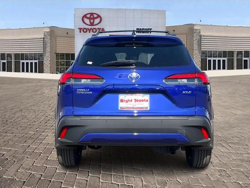 2025 Toyota Corolla Cross XLE