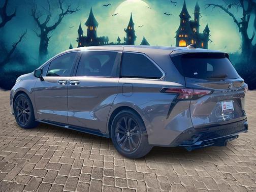 2021 Toyota Sienna XSE 7 Passenger