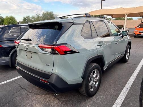2022 Toyota RAV4 XLE
