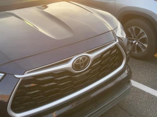 2020 Toyota Highlander LE