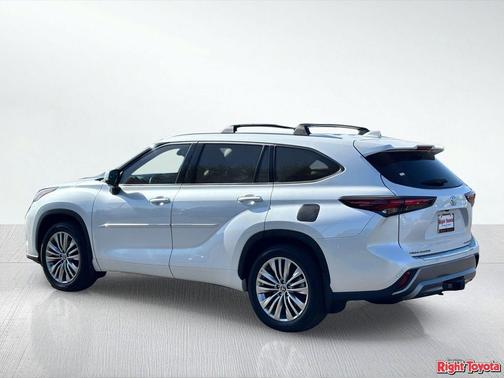 Wind Chill Pearl 2024 Toyota Highlander Platinum