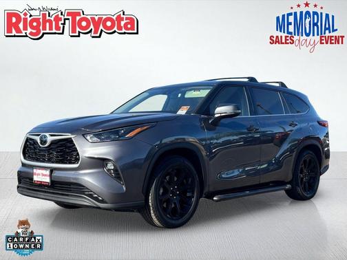 Magnetic Gray Metallic 2023 Toyota Highlander LE