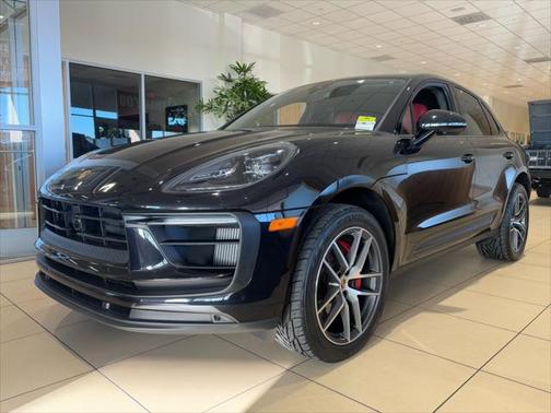 2023 Porsche Macan Base