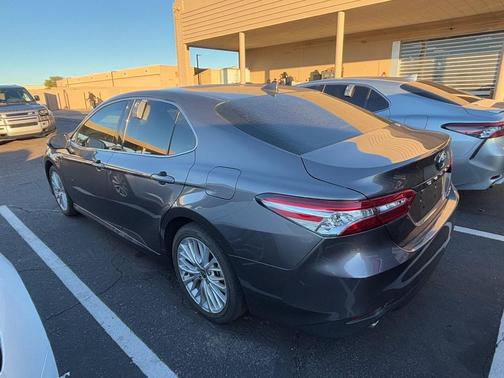 2020 Toyota Camry Hybrid XLE