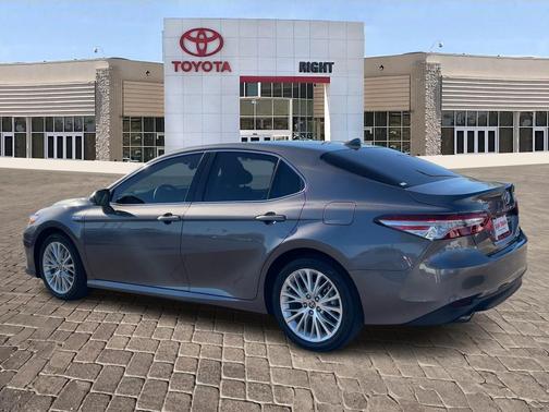 2020 Toyota Camry Hybrid XLE