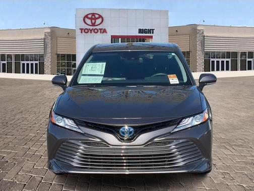 2020 Toyota Camry Hybrid XLE