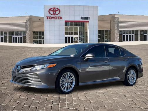 2020 Toyota Camry Hybrid XLE