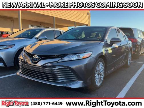 2020 Toyota Camry Hybrid XLE