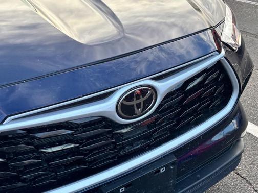 2025 Toyota Highlander LE