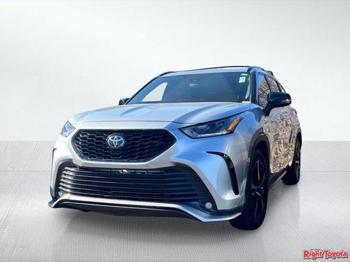 Celestial Silver Metallic 2022 Toyota Highlander XSE