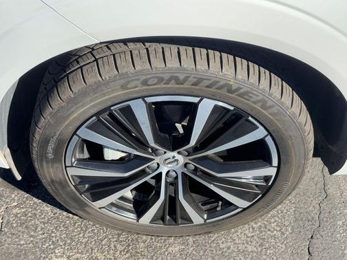 2023 Volvo XC60 B5 Plus Dark Theme