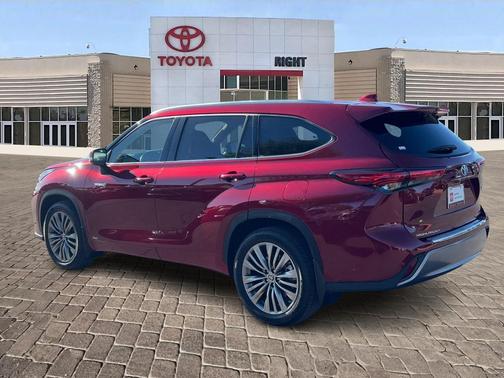 2021 Toyota Highlander Hybrid Platinum