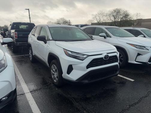 2025 Toyota RAV4 LE