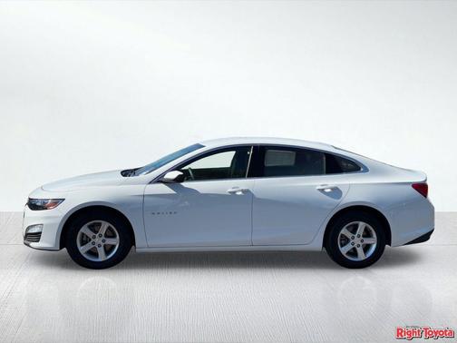 Summit White 2024 Chevrolet Malibu FWD 1LT