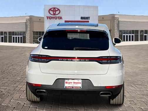 2021 Porsche Macan Base