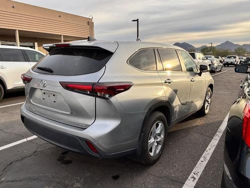 2024 Toyota Highlander LE