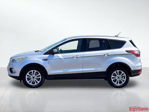 Ingot Silver Metallic 2017 Ford Escape SE