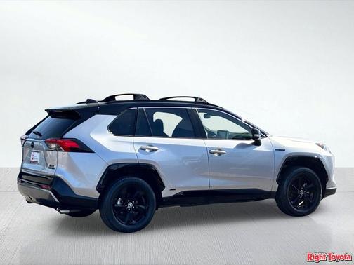 Silver Sky Metallic w/Black Roof 2019 Toyota RAV4 Hybrid SE