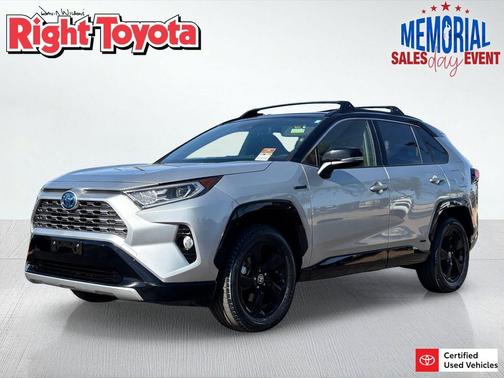 Silver Sky Metallic w/Black Roof 2019 Toyota RAV4 Hybrid SE