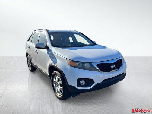 Snow White Pearl 2011 Kia Sorento LX
