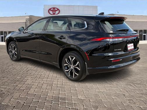 2025 Toyota Crown Signia XLE