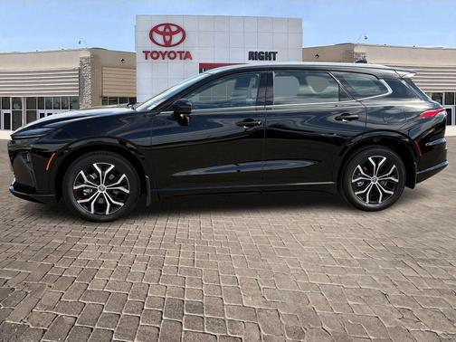 2025 Toyota Crown Signia XLE