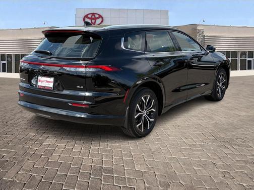 2025 Toyota Crown Signia XLE