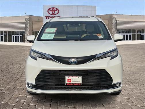 2023 Toyota Sienna XLE 8 Passenger