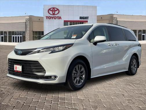 2023 Toyota Sienna XLE 8 Passenger