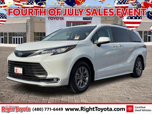 2023 Toyota Sienna XLE 8 Passenger