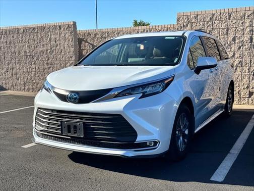 2023 Toyota Sienna XLE 8 Passenger