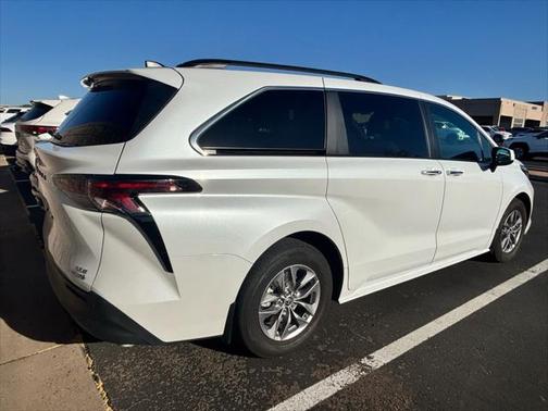 2023 Toyota Sienna XLE 8 Passenger