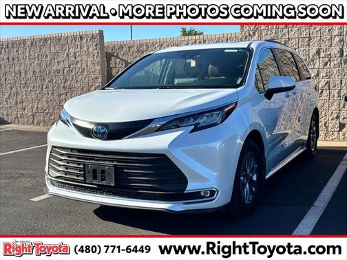 2023 Toyota Sienna XLE 8 Passenger