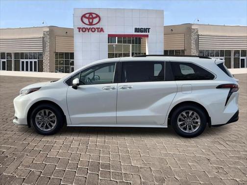 2023 Toyota Sienna XLE 8 Passenger