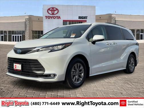 2023 Toyota Sienna XLE 8 Passenger