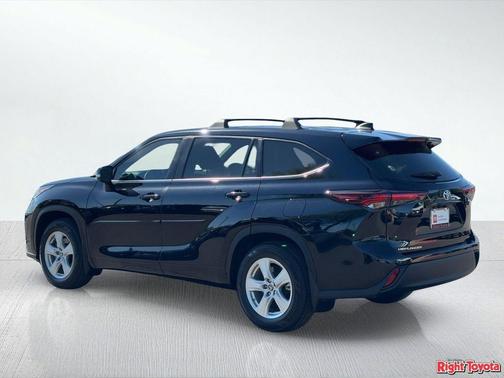 Midnight Black Metallic 2024 Toyota Highlander LE