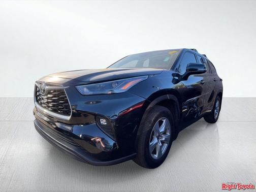 Midnight Black Metallic 2024 Toyota Highlander LE