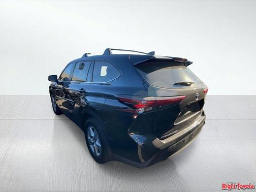 Midnight Black Metallic 2024 Toyota Highlander LE