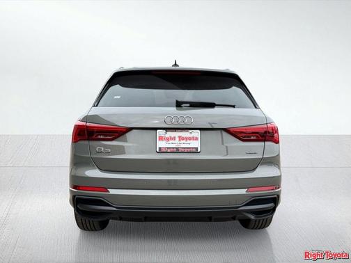 Chronos Gray Metallic 2022 Audi Q3 45 S line Premium