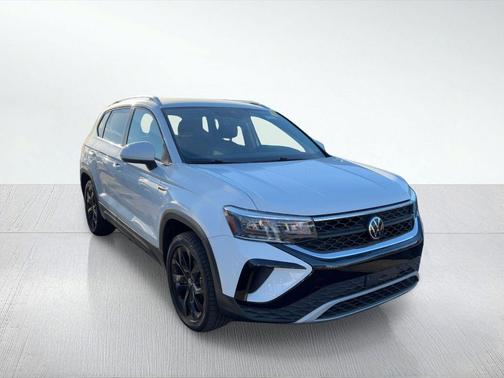 Pure White 2022 Volkswagen Taos 1.5T SE