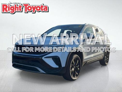 Pure White 2022 Volkswagen Taos 1.5T SE