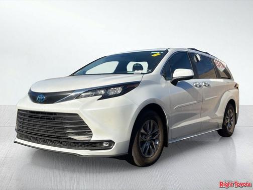 Wind Chill Pearl 2025 Toyota Sienna XLE