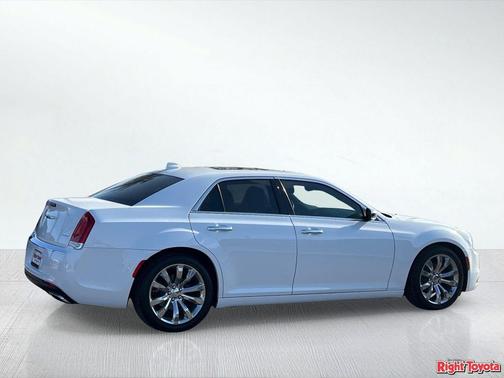 Bright White Clearcoat 2018 Chrysler 300 Limited