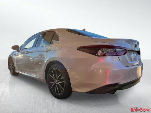 Wind Chill Pearl 2022 Toyota Camry Hybrid XLE