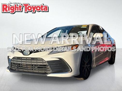 Wind Chill Pearl 2022 Toyota Camry Hybrid XLE